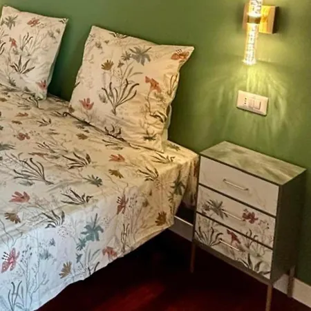 Stylish Spacious 3-bedroom Apartment, Open-space Kitchen, 3 Balconies! Řím