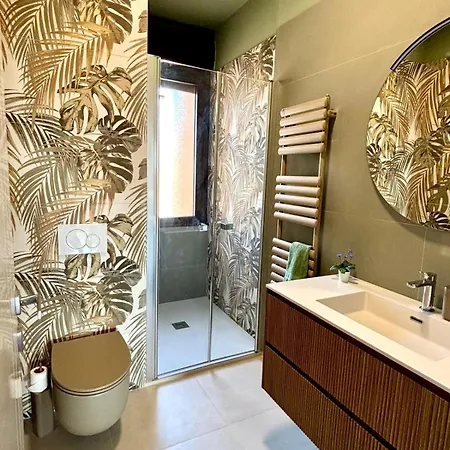 Stylish Spacious 3-bedroom Apartment, Open-space Kitchen, 3 Balconies! * Rom