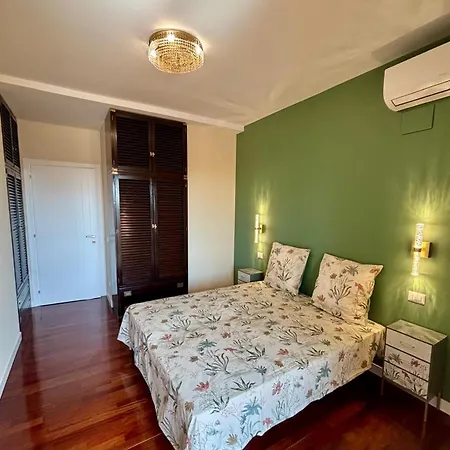 Lägenhet Stylish Spacious 3-bedroom Apartment, Open-space Kitchen, 3 Balconies! *