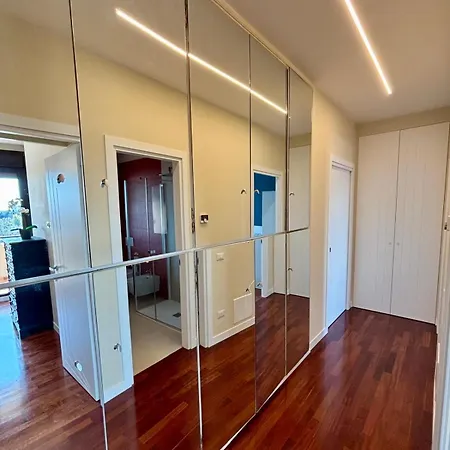 Stylish Spacious 3-bedroom Apartment, Open-space Kitchen, 3 Balconies! * Rome