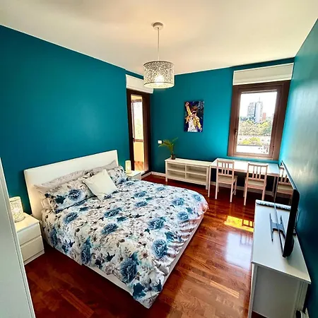 Stylish Spacious 3-bedroom Apartment, Open-space Kitchen, 3 Balconies!