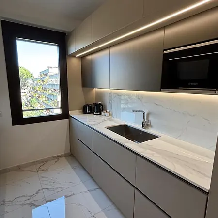 Apartment Stylish Spacious 3-bedroom Apartment, Open-space Kitchen, 3 Balconies! Rome
