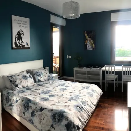 Stylish Spacious 3-bedroom Apartment, Open-space Kitchen, 3 Balconies! Апартаменты Рим