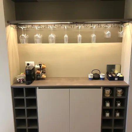 Stylish Spacious 3-bedroom Apartment, Open-space Kitchen, 3 Balconies! Rom