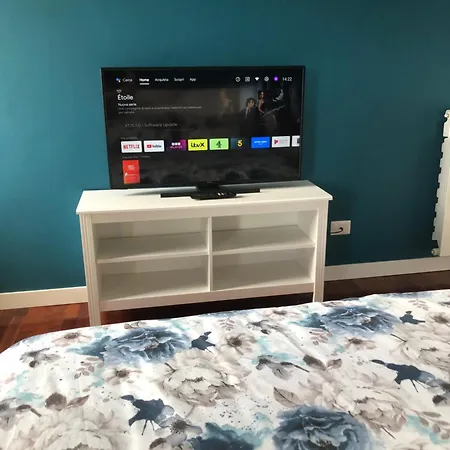 Stylish Spacious 3-bedroom Apartment, Open-space Kitchen, 3 Balconies! Rom