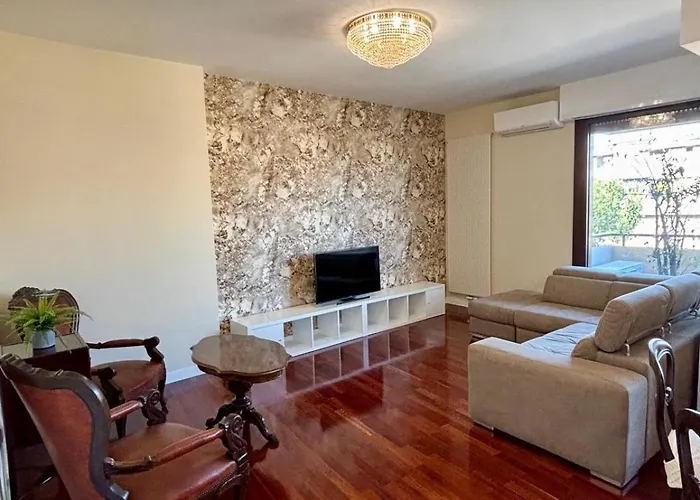 Stylish Spacious 3-bedroom Apartment, Open-space Kitchen, 3 Balconies! Apartamento Roma