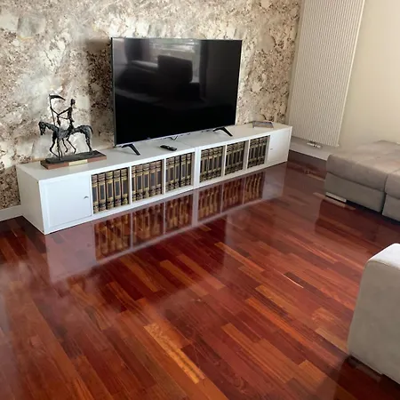 Apartment Stylish Spacious 3-bedroom Apartment, Open-space Kitchen, 3 Balconies!